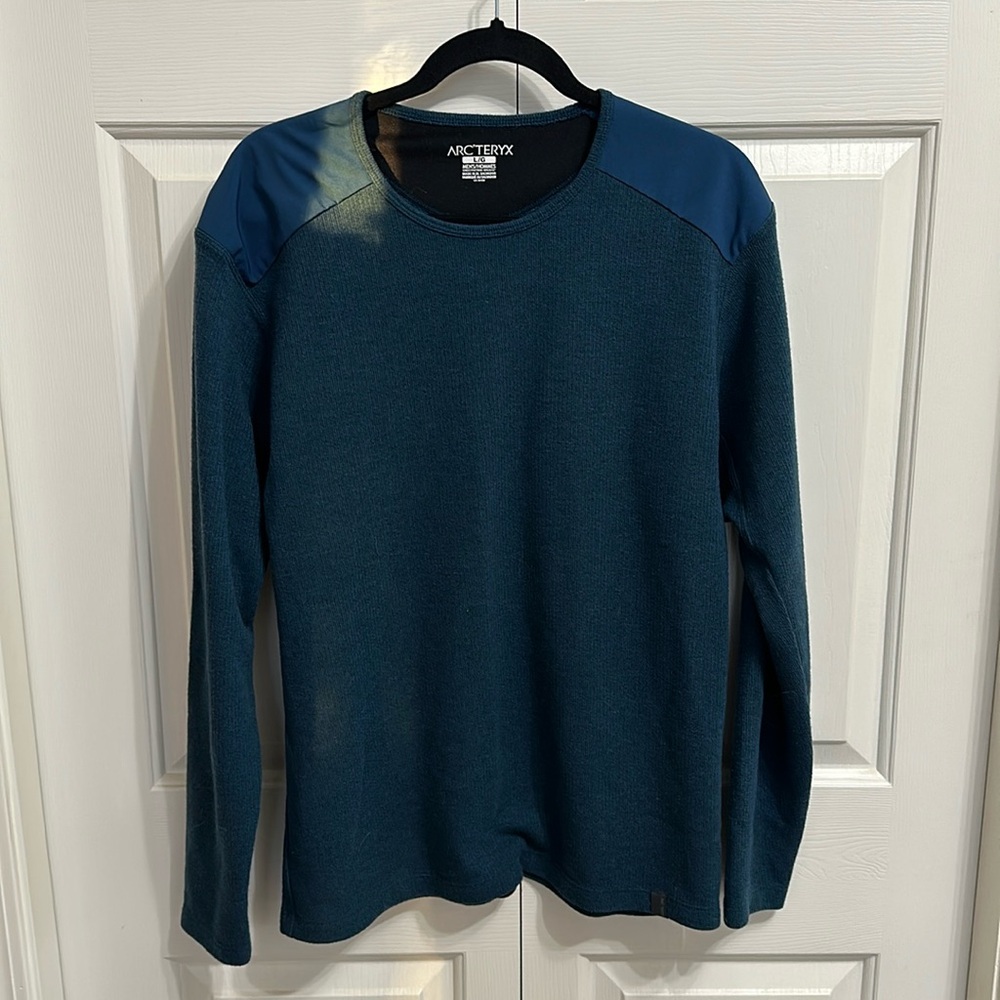 Men’s Large Arc’teryx pullover crew neck sweater